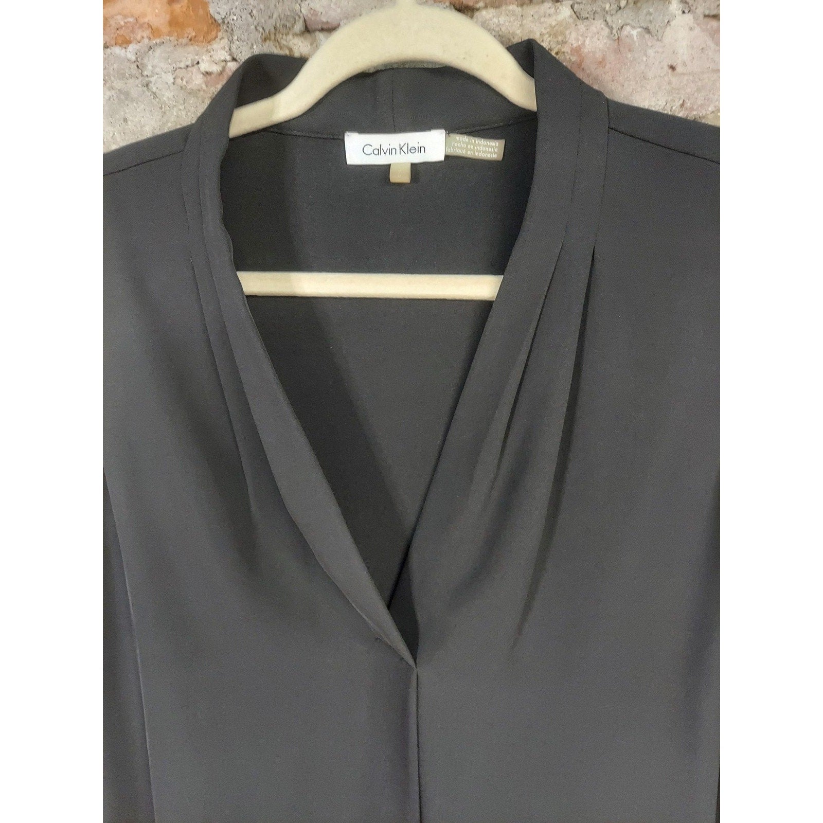 Calvin Klein Womens Sleeveless Blouse L Black V Neck Pleated Workwear