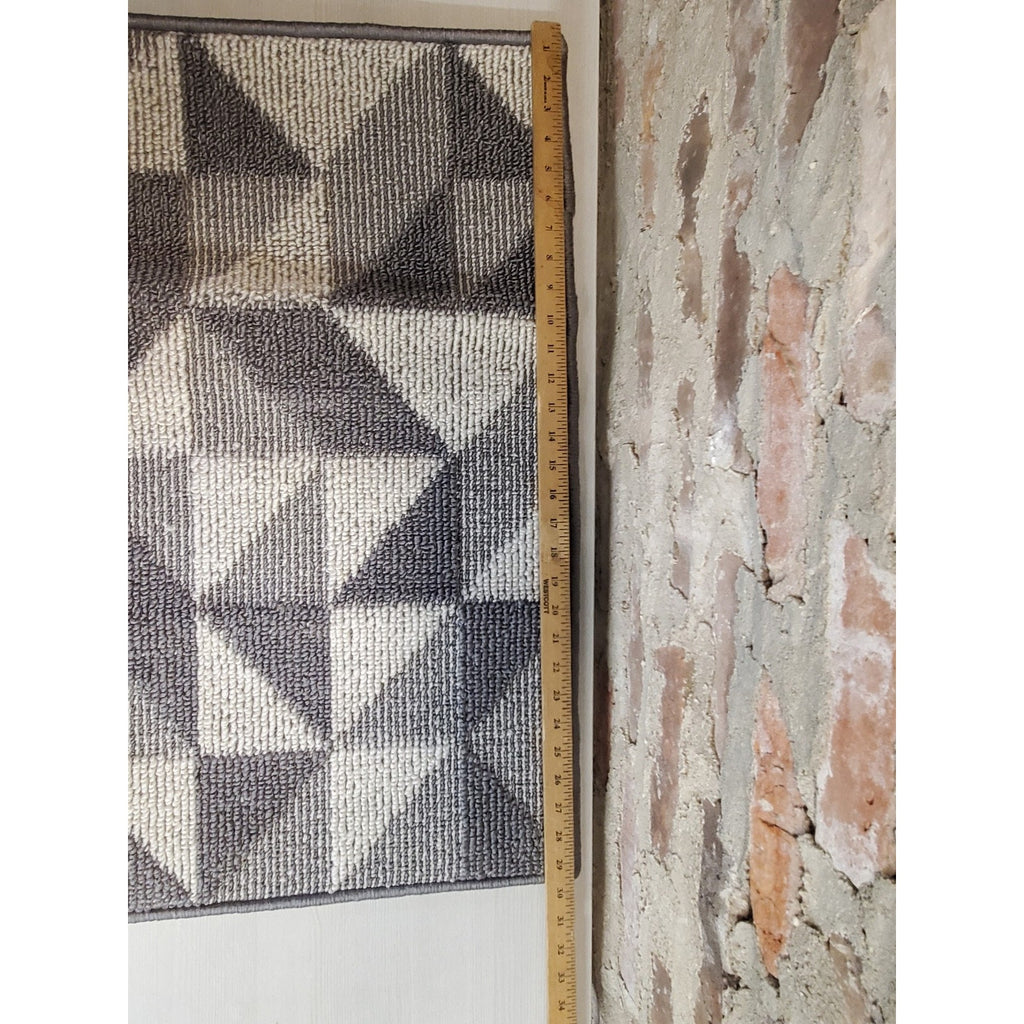 Geometric Pattern Bath Mat Gray White Modern Anti Slip Washable 27x17 Inch