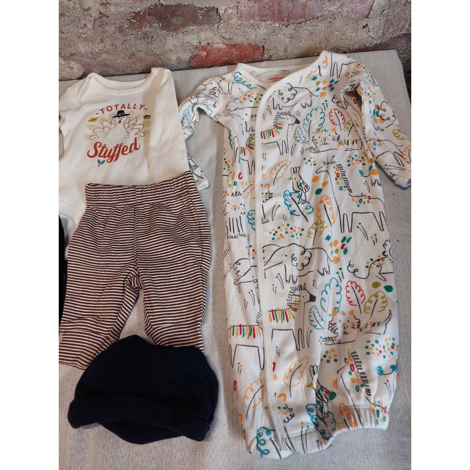 Carters Cat & Jack Baby Clothes Lot Unisex Newborn 0-3 Months Bodysuit Pants