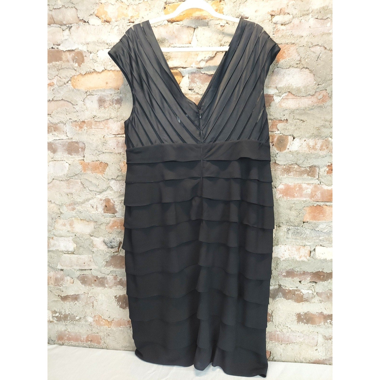 Adrianna Papell Woman Womens Dress Size 18W Black Tiered Ruffle Pleated V Neck