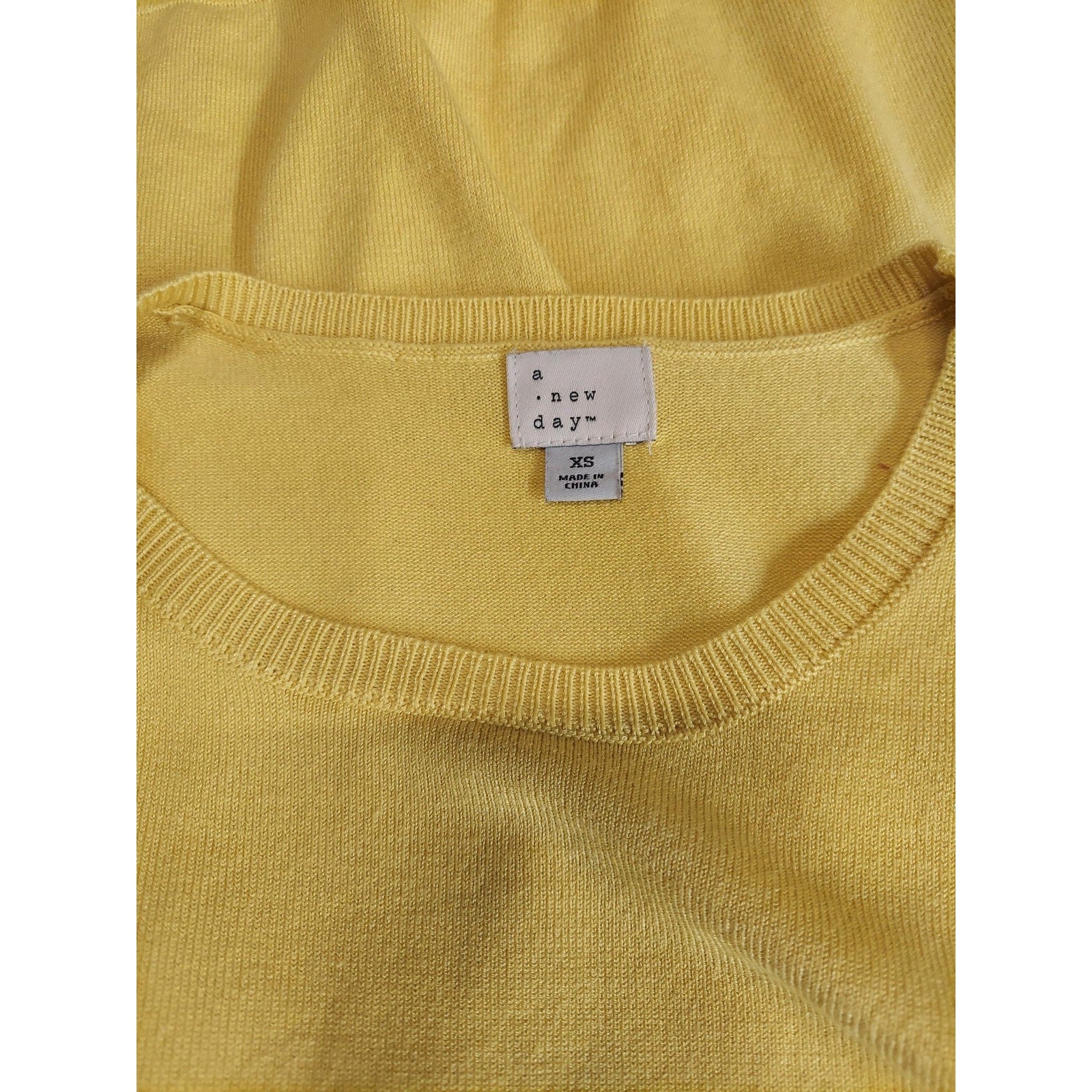 A New Day Womens Knit Top XS Yellow Short Sleeve Crew Neck Pullover