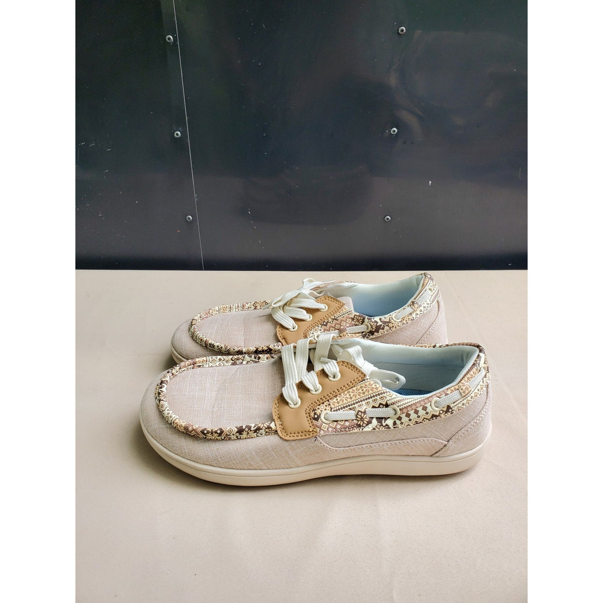 Womens Casual Canvas Loafers Beige Sz 10 Barefoot Tribal Print Comfort