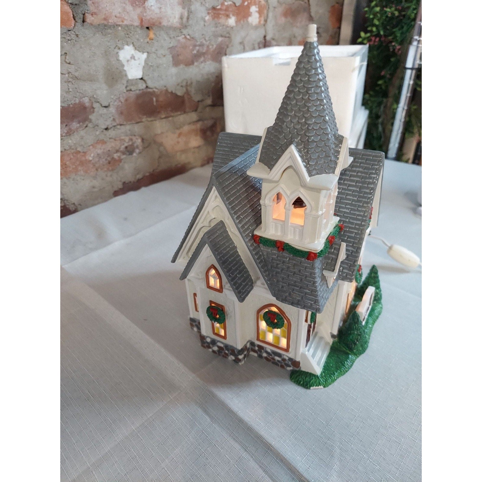 Department 56 Meadowbrook Church Snow Village Lighted House 54009 Original Box